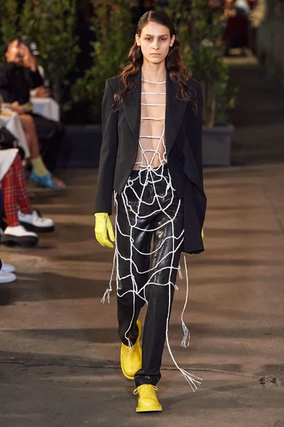 Look 25